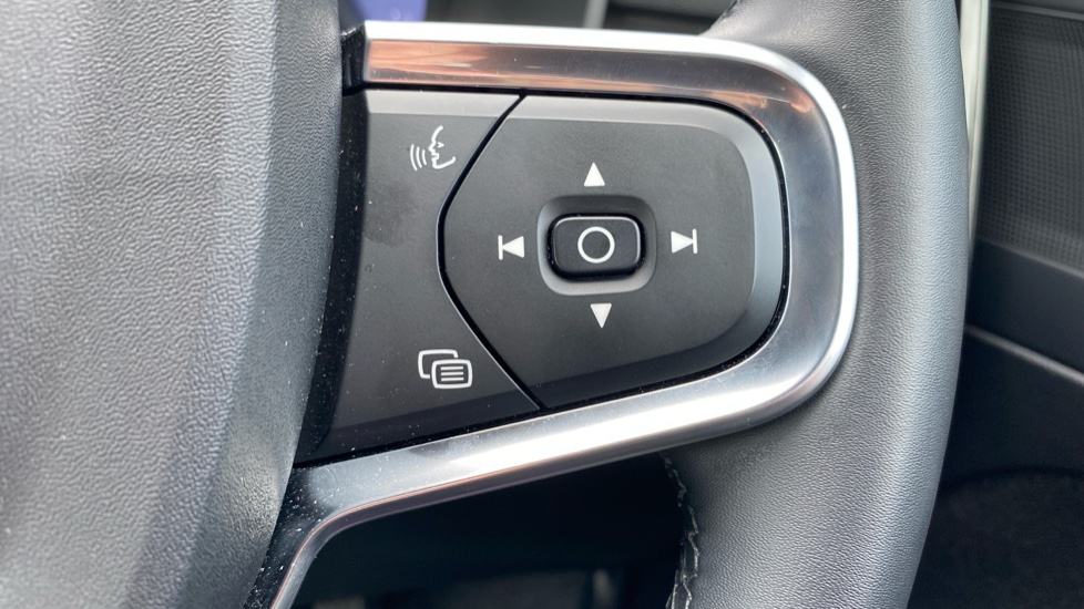 Volvo XC40 2.0 B3P Plus Dark 5dr Auto Petrol Estate - Image 29