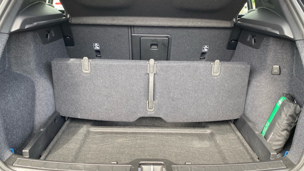 Volvo XC40 2.0 B3P Plus Dark 5dr Auto Petrol Estate - Image 38