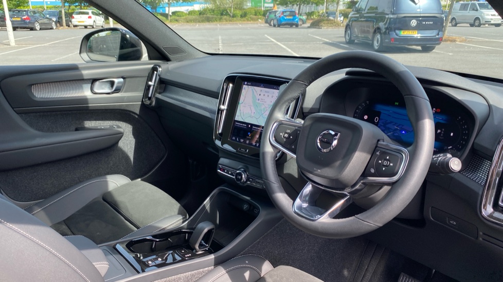Volvo XC40 2.0 B3P Plus Dark 5dr Auto Petrol Estate - Image 4