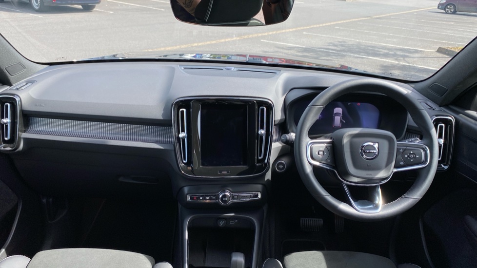 Volvo XC40 2.0 B3P Plus Dark 5dr Auto Petrol Estate - Image 5