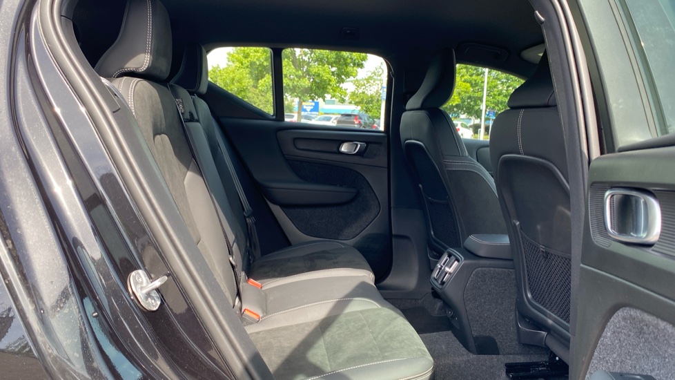 Volvo XC40 2.0 B3P Plus Dark 5dr Auto Petrol Estate - Image 6