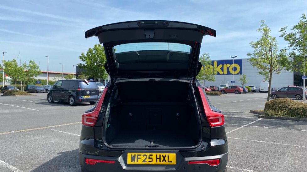 Volvo XC40 2.0 B3P Plus Dark 5dr Auto Petrol Estate - Image 13