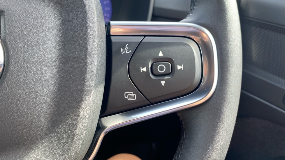 Volvo XC40 2.0 B3P Plus Dark 5dr Auto Petrol Estate - Image 29