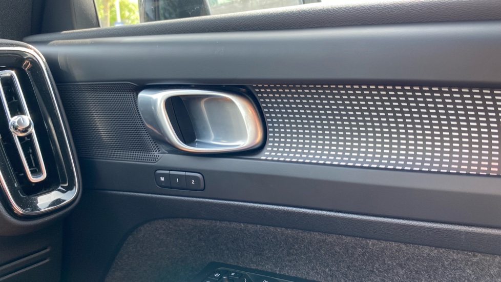 Volvo XC40 2.0 B3P Plus Dark 5dr Auto Petrol Estate - Image 32