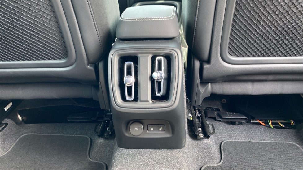 Volvo XC40 2.0 B3P Plus Dark 5dr Auto Petrol Estate - Image 36