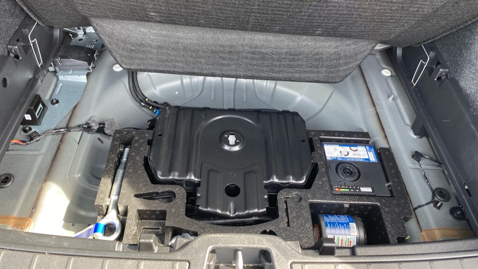 Volvo XC40 2.0 B3P Plus Dark 5dr Auto Petrol Estate - Image 39