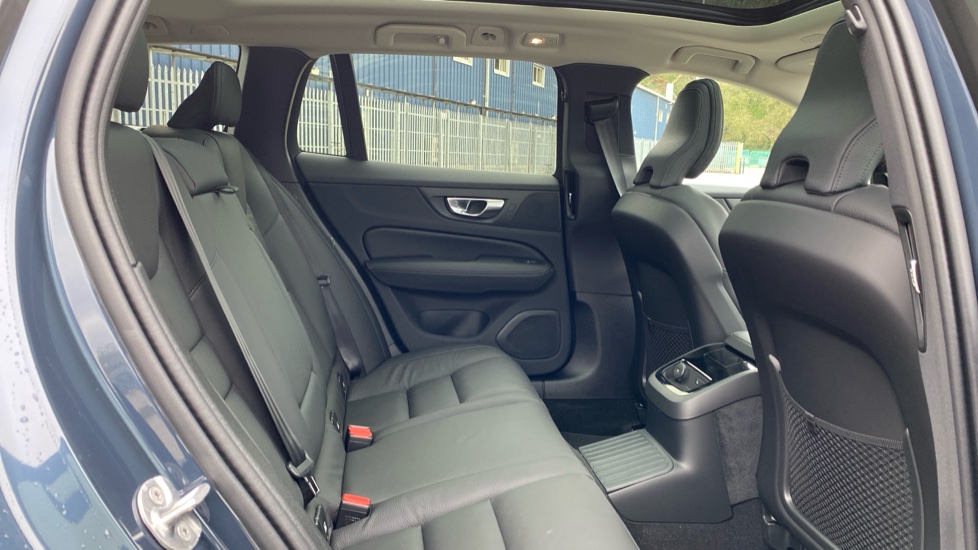 Volvo V60 2.0 T8 [455] PHEV Ultra Dark 5dr AWD Auto [NI] Estate - Image 7