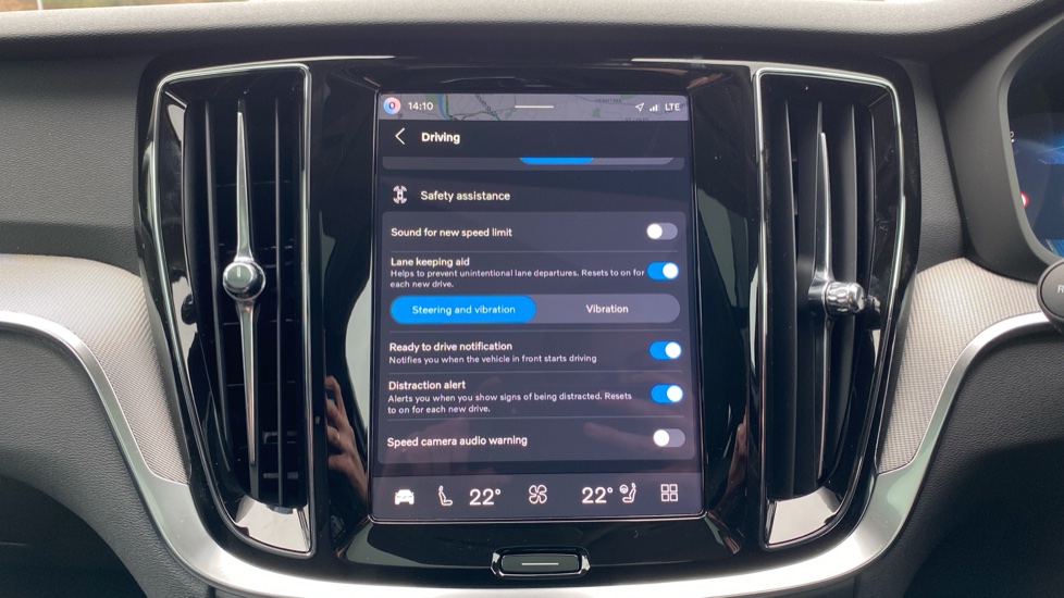 Volvo V60 2.0 T8 [455] PHEV Ultra Dark 5dr AWD Auto [NI] Estate - Image 20
