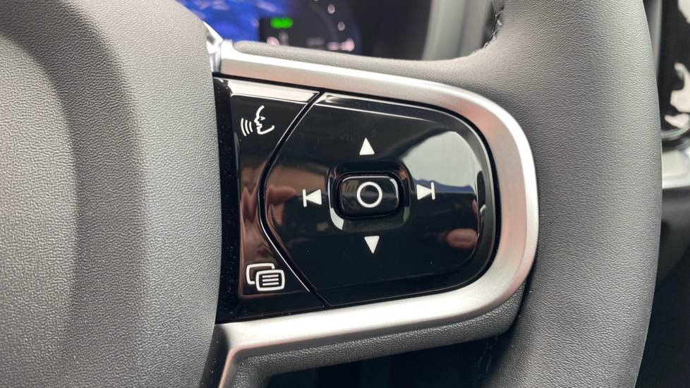 Volvo V60 2.0 T8 [455] PHEV Ultra Dark 5dr AWD Auto [NI] Estate - Image 32