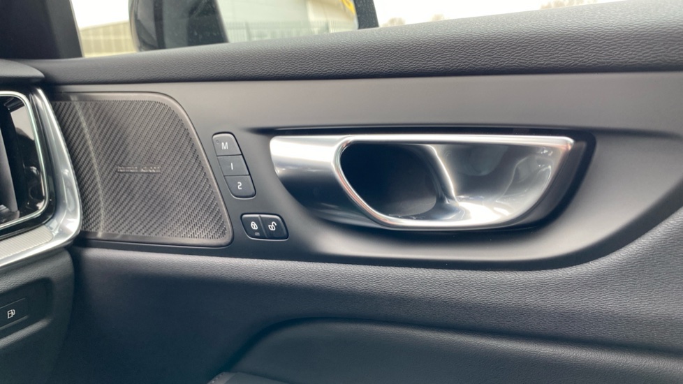 Volvo V60 2.0 T8 [455] PHEV Ultra Dark 5dr AWD Auto [NI] Estate - Image 35
