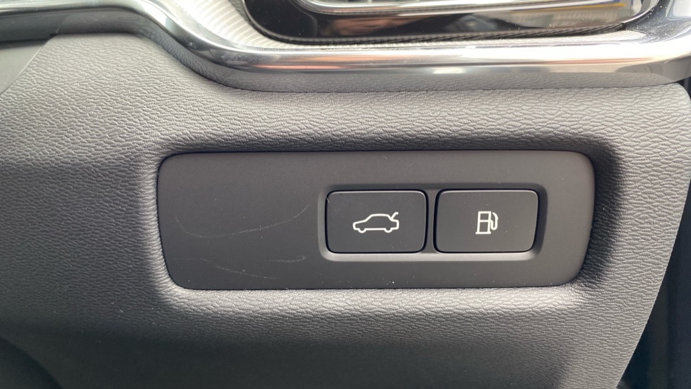 Volvo V60 2.0 T8 [455] PHEV Ultra Dark 5dr AWD Auto [NI] Estate - Image 37