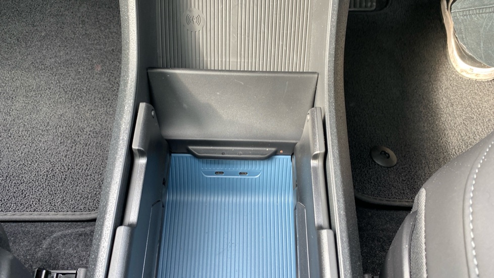 Volvo EX30 315kW Twin Motor Performance Ultra 69kWh 5dr Auto Electric Estate - Image 28