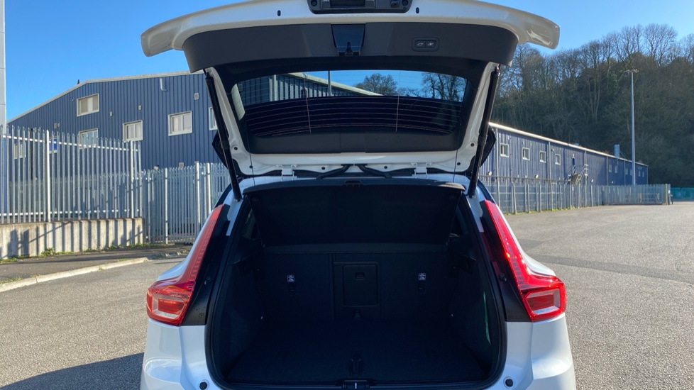 Volvo EX40 325kW TM Perf Ultra Black Edition 82kWh 5dr Auto Electric Estate - Image 14