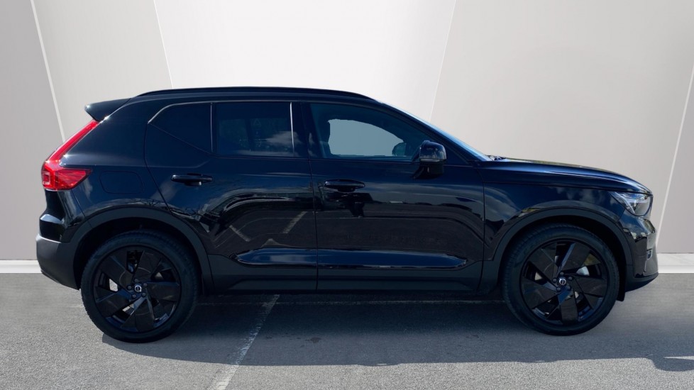 Volvo XC40 2.0 B4P Plus Black Edition 5dr Auto Petrol Estate - Image 3