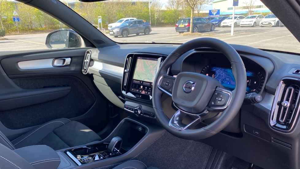 Volvo XC40 2.0 B4P Plus Black Edition 5dr Auto Petrol Estate - Image 5