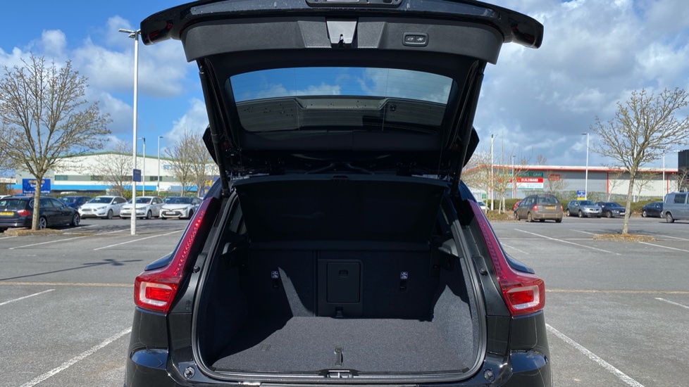 Volvo XC40 2.0 B4P Plus Black Edition 5dr Auto Petrol Estate - Image 14
