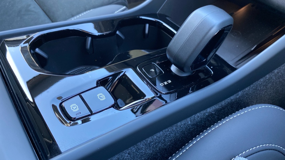 Volvo XC40 2.0 B4P Plus Black Edition 5dr Auto Petrol Estate - Image 25