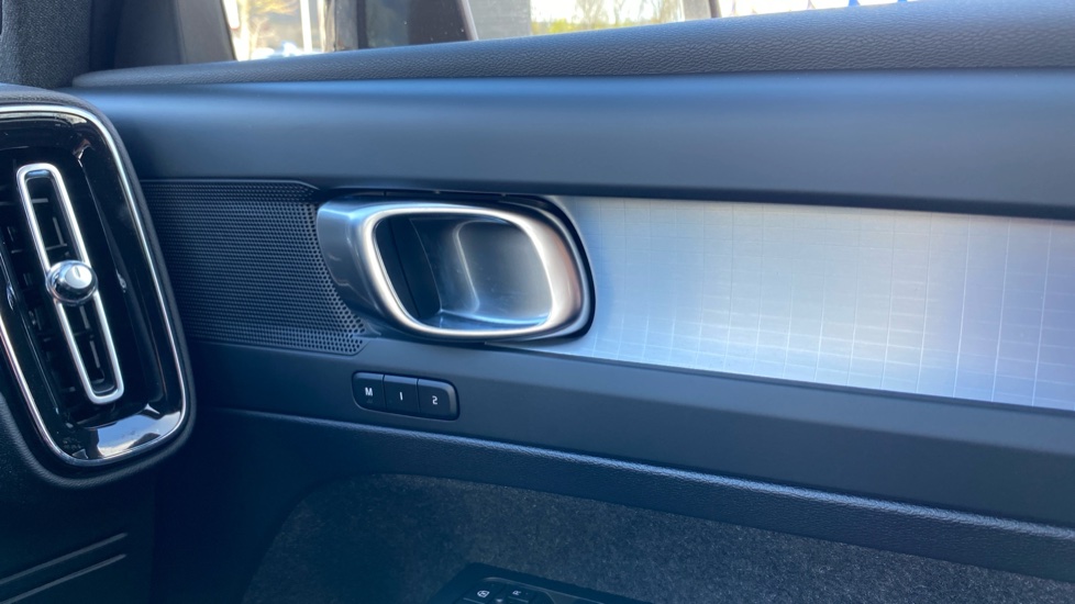 Volvo XC40 2.0 B4P Plus Black Edition 5dr Auto Petrol Estate - Image 32