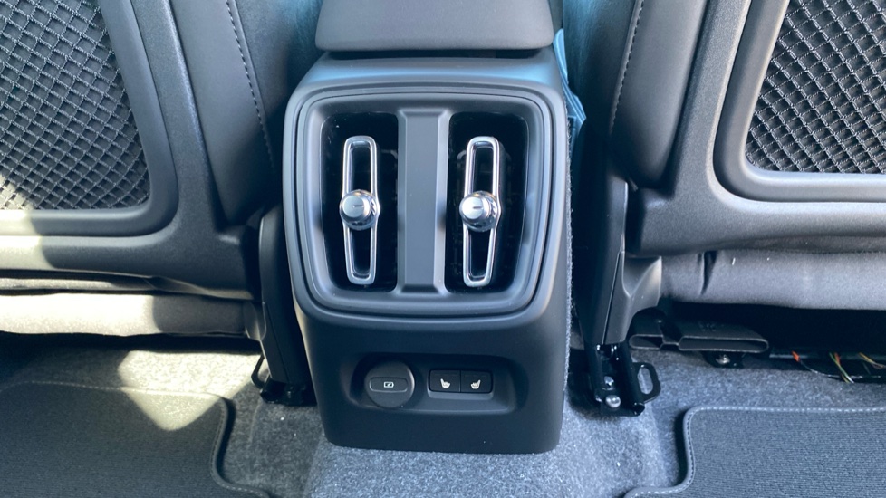 Volvo XC40 2.0 B4P Plus Black Edition 5dr Auto Petrol Estate - Image 38