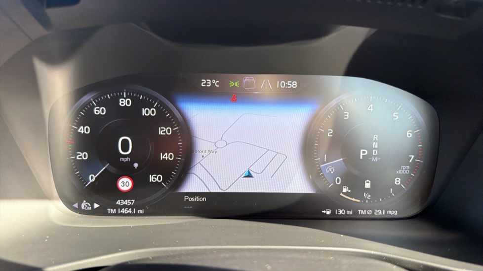 Volvo XC40 2.0 B4P R DESIGN 5dr Auto Petrol Estate - Image 12