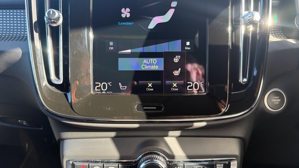 Volvo XC40 2.0 B4P R DESIGN 5dr Auto Petrol Estate - Image 19