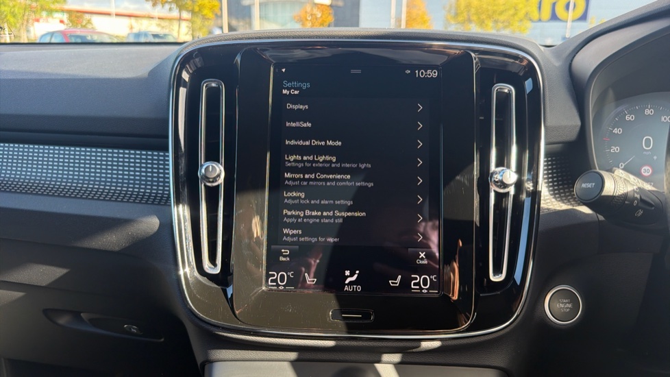 Volvo XC40 2.0 B4P R DESIGN 5dr Auto Petrol Estate - Image 22