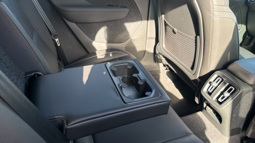 Volvo XC40 2.0 B4P R DESIGN 5dr Auto Petrol Estate - Image 38