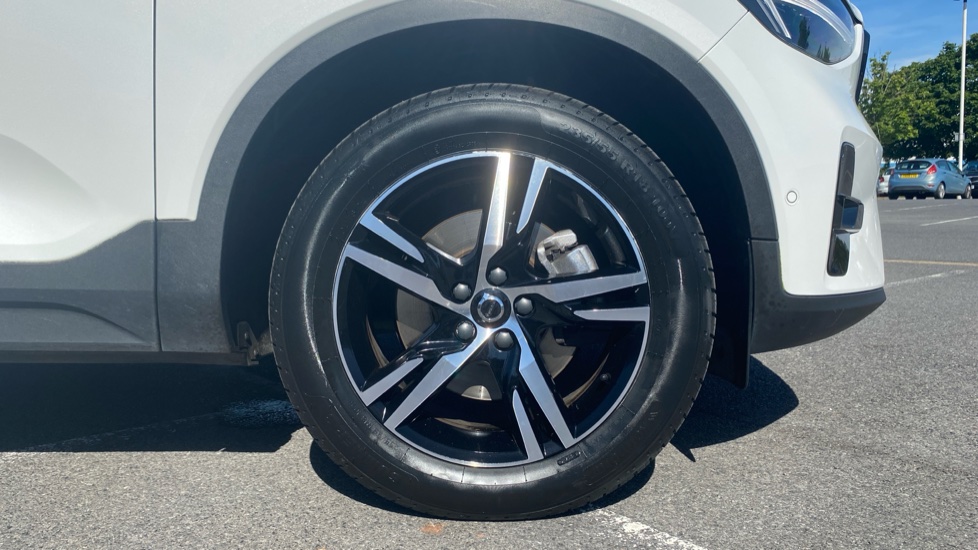 Volvo XC40 2.0 B3P Plus Dark 5dr Auto Petrol Estate - Image 9