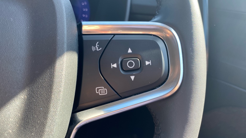 Volvo XC40 2.0 B3P Plus Dark 5dr Auto Petrol Estate - Image 30