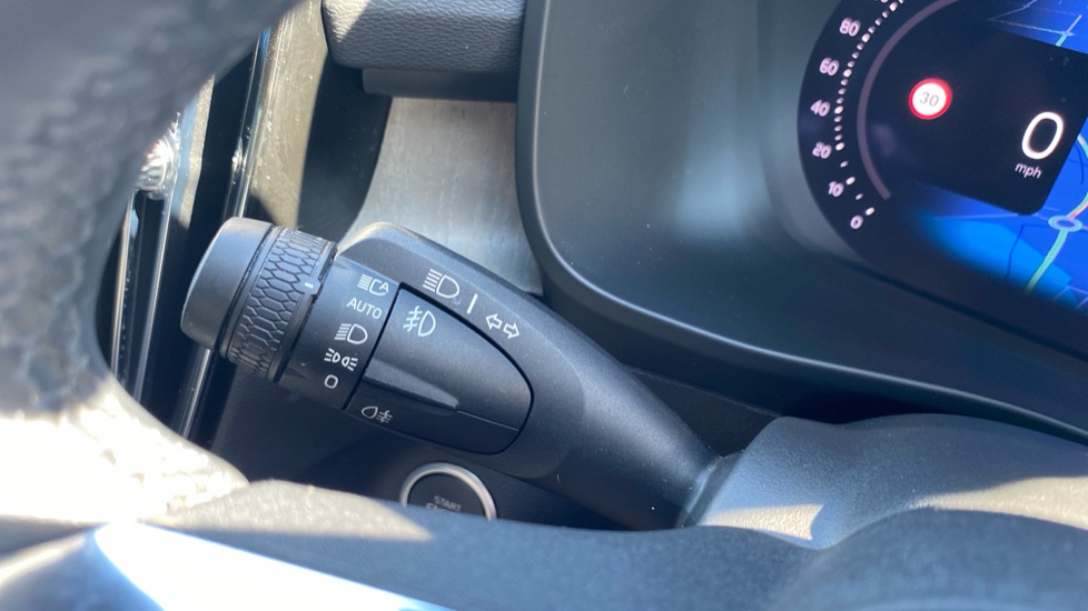 Volvo XC40 2.0 B3P Plus Dark 5dr Auto Petrol Estate - Image 32