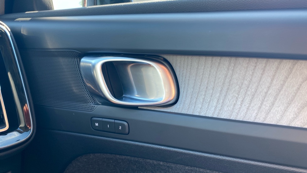Volvo XC40 2.0 B3P Plus Dark 5dr Auto Petrol Estate - Image 33