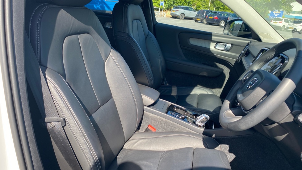 Volvo XC40 2.0 B3P Plus Dark 5dr Auto Petrol Estate - Image 37