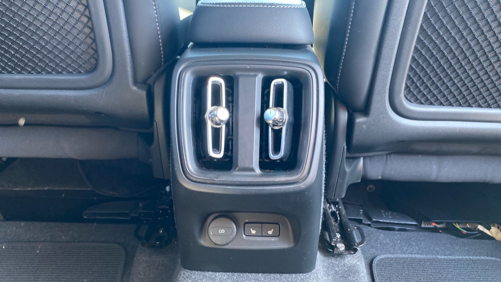 Volvo XC40 2.0 B3P Plus Dark 5dr Auto Petrol Estate - Image 38