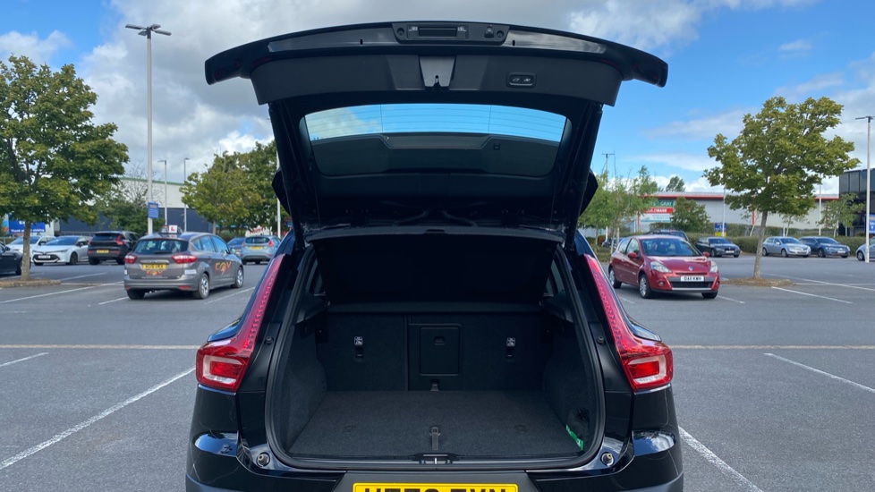 Volvo XC40 2.0 B3P Plus Dark 5dr Auto Petrol Estate - Image 14