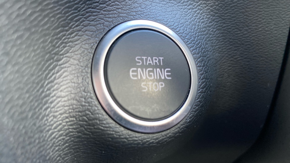 Volvo XC40 2.0 B3P Plus Dark 5dr Auto Petrol Estate - Image 27