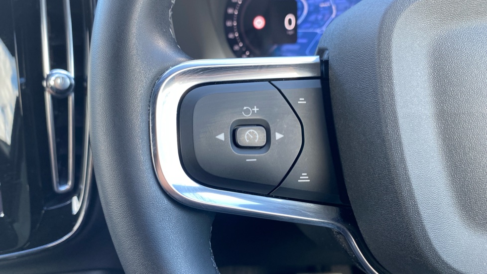 Volvo XC40 2.0 B3P Plus Dark 5dr Auto Petrol Estate - Image 30