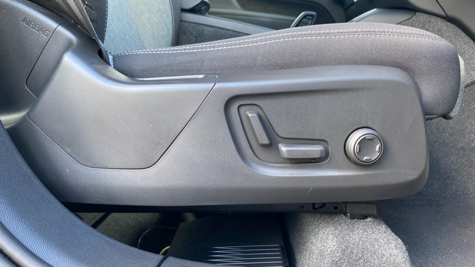 Volvo XC40 2.0 B3P Plus Dark 5dr Auto Petrol Estate - Image 37