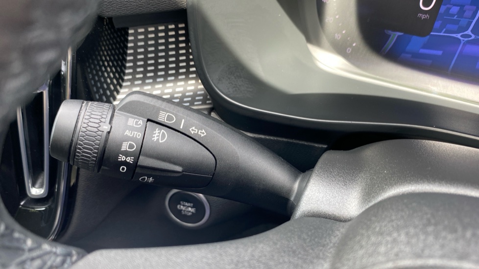 Volvo XC40 2.0 B4P Ultimate Dark 5dr Auto Petrol Estate - Image 34