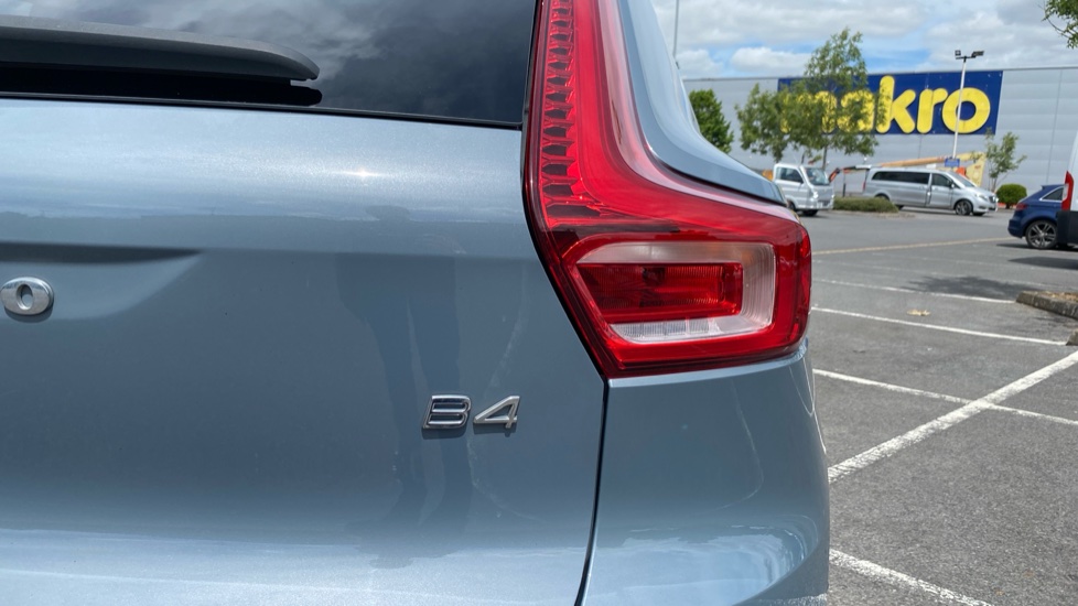 Volvo XC40 2.0 B4P Ultimate Dark 5dr Auto Petrol Estate - Image 46