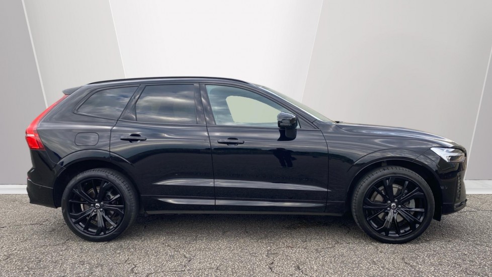 Volvo XC60 2.0 B5P Plus Black Edition 5dr AWD Geartronic Petrol Estate - Image 3
