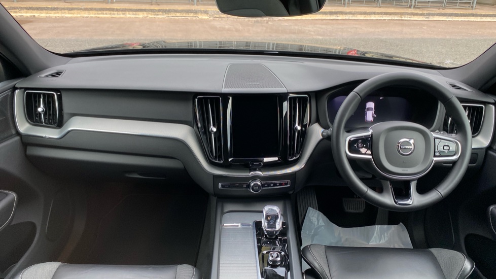 Volvo XC60 2.0 B5P Plus Black Edition 5dr AWD Geartronic Petrol Estate - Image 6