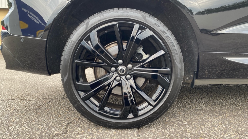 Volvo XC60 2.0 B5P Plus Black Edition 5dr AWD Geartronic Petrol Estate - Image 10