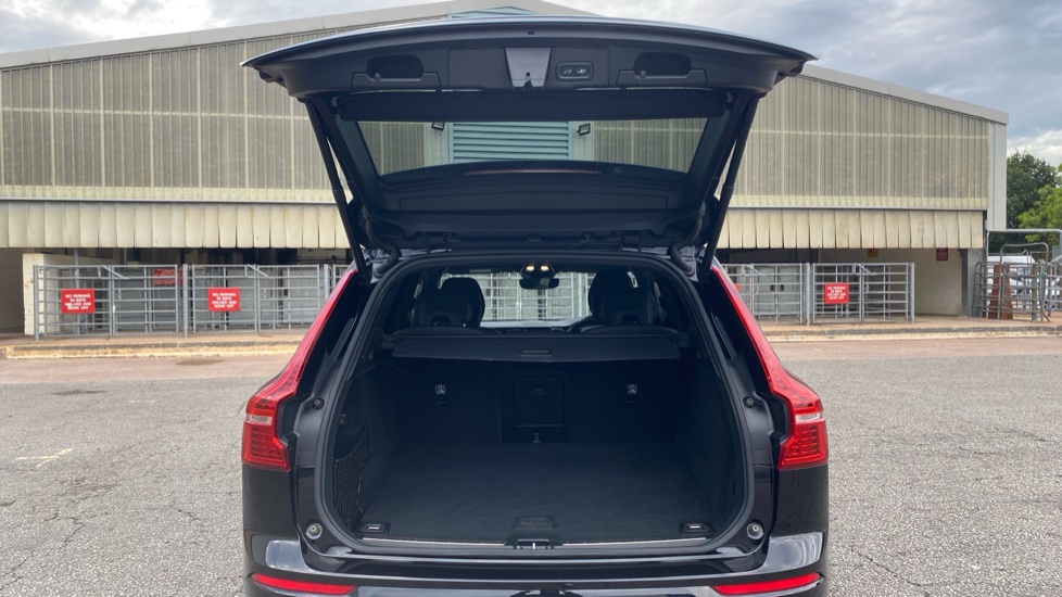 Volvo XC60 2.0 B5P Plus Black Edition 5dr AWD Geartronic Petrol Estate - Image 14
