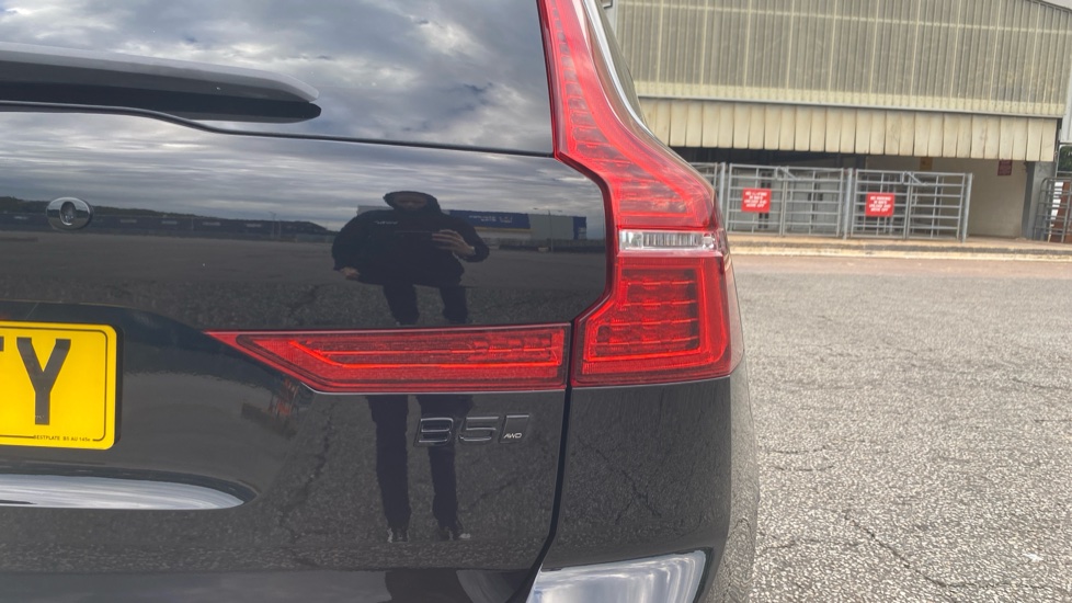 Volvo XC60 2.0 B5P Plus Black Edition 5dr AWD Geartronic Petrol Estate - Image 44