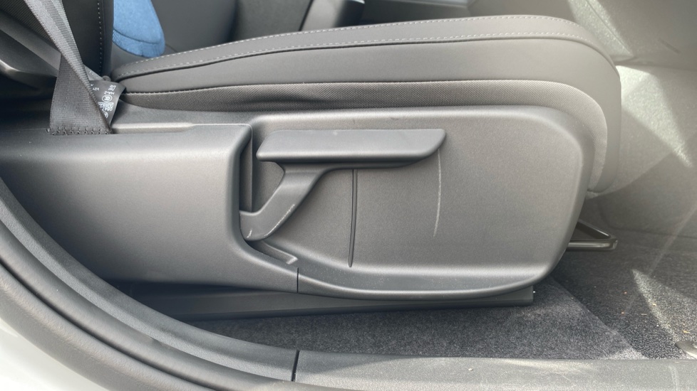 Volvo EX30 315kW Twin Motor Performance Plus 69kWh 5dr Auto Electric Estate - Image 37
