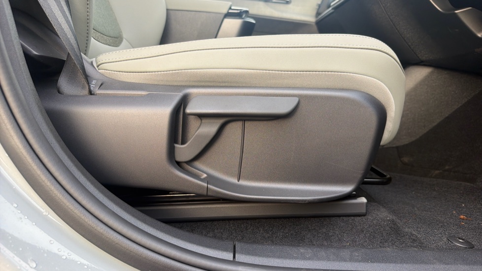 Volvo EX30 200kW Single Motor Plus 51kWh 5dr Auto Electric Estate - Image 36