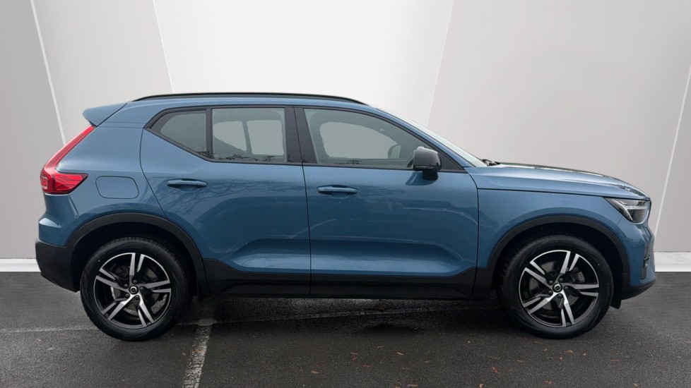 Volvo XC40 2.0 B3P Plus Dark 5dr Auto Petrol Estate - Image 3