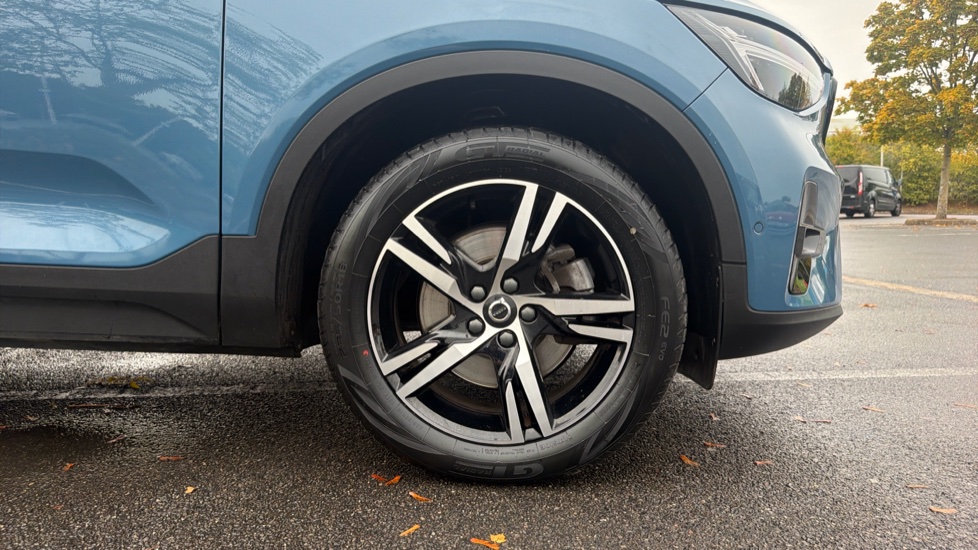 Volvo XC40 2.0 B3P Plus Dark 5dr Auto Petrol Estate - Image 10