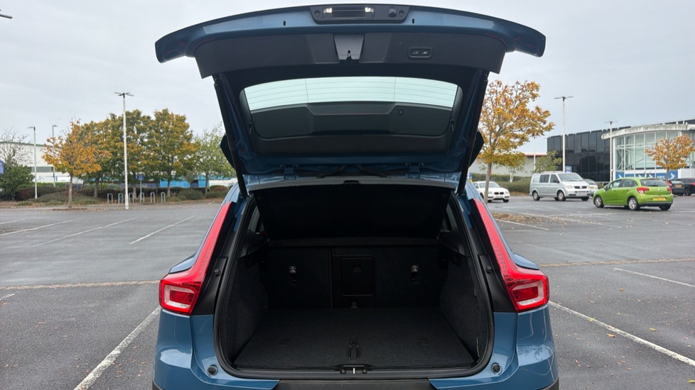 Volvo XC40 2.0 B3P Plus Dark 5dr Auto Petrol Estate - Image 14