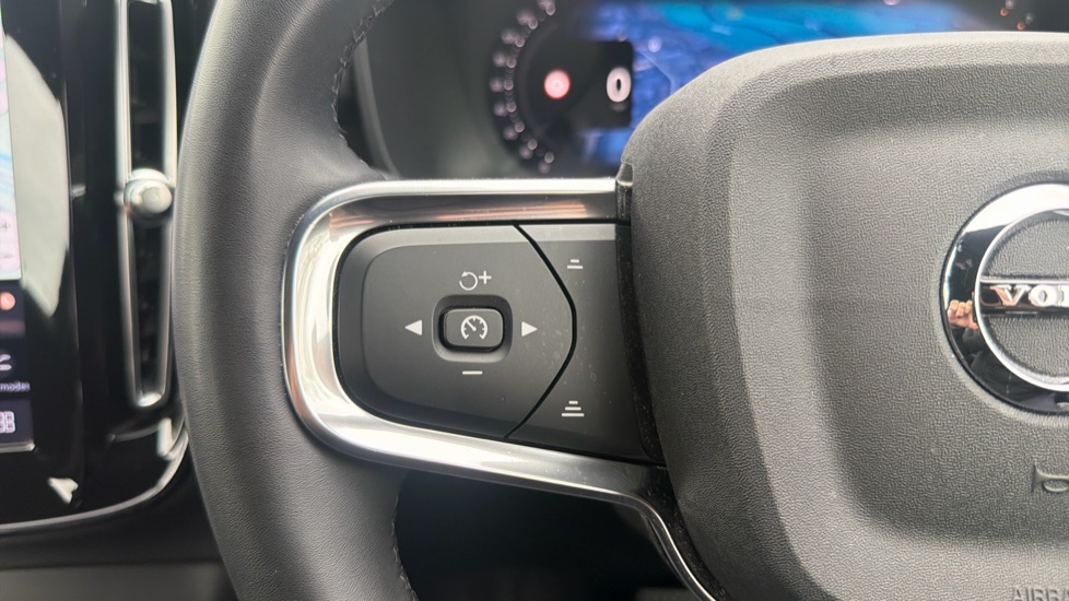 Volvo XC40 2.0 B3P Plus Dark 5dr Auto Petrol Estate - Image 30